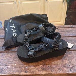 JUST FAB Taneisa Women’s Size 8.5 Wedge Sandals Rusched Strap Black Shoes NEW